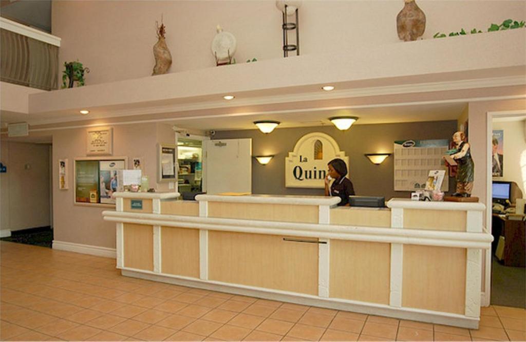 La Quinta By Wyndham Oklahoma City Airport Interior photo